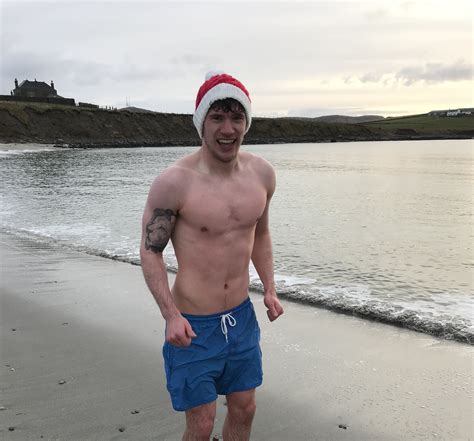 Watch Gavin Takes The Plunge In Christmas Day Dip The Shetland Times Ltd