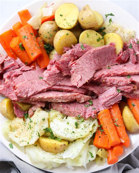 Serve with rye or rustic bread for sopping up all the delicious juices. Instant Pot Corned Beef & Cabbage (Whole30) - Cook At Home Mom