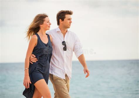 Romantic Happy Couple Walking On Beach At Sunset Stock Image Image Of Honeymoon Holiday 35120049