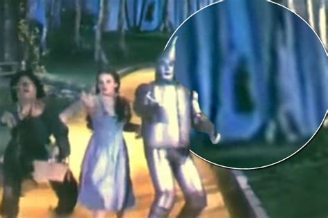 Have You Ever Noticed The Dead Hanging Munchkin In This Wizard Of Oz