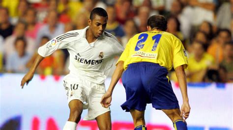 Real's former chelsea goalkeeper thibaut courtois saved from n'golo kante and havertz, who also headed against the bar, while mason mount shot real madrid are always dangerous, they can turn nothing into goals. Real Madrid: Robinho: "El Chelsea vendía camisetas con mi ...