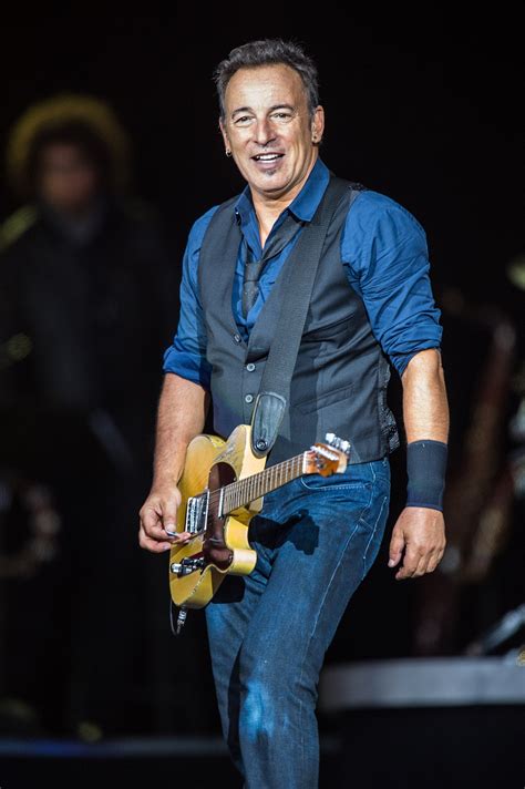 Bruce springsteen archives is an ongoing collection of officially released live albums by bruce springsteen and the e street band. Bruce Springsteen - Wikipedia