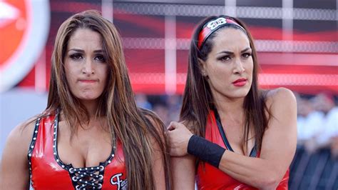 Aj Lee And Paige Vs The Bella Twins Photos Bella Twins Nikki And Brie Bella Aj Lee