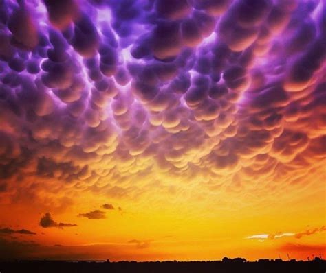 Mammatus Lit By Lightning In A Golden Sunset Mammatus Clouds Earth