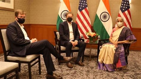 वित्त मंत्री सीतारमण से मिले अमेरिकी कंपनी बेन कैपिटल के अधिकारी बैठक को बताया शानदार भारत