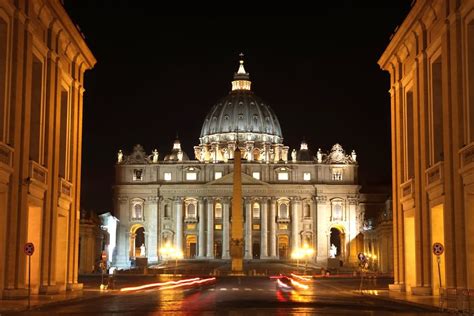 Petersburg, located on small hare island, is the historic core of the city. 40 Incredible Night Pictures Of Saint Peter's Basilica ...