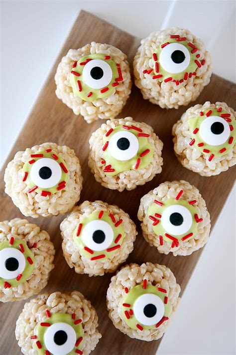 Zombie Eyeball Rice Krispies Halloween Treats Halloween Snacks Essen