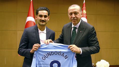 Wenn nun özil und gündoğan erdogan unterstützen, wenn gündoğan ihn herzlich als „meinen präsidenten bezeichnet, dann ist das auch ein klares statement gegen yücel. Ilkay Gündogan nennt Erdogan-Treffen "Geste der ...