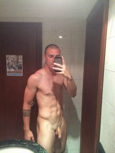 OMG he s naked Colombian soccer player Andrés Correa Valencia OMG BLOG
