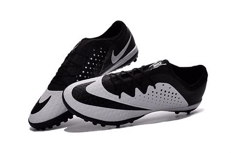 Descubre la mejor forma de comprar online. Zapatillas Nike Fútbol - S/ 290,00 en Mercado Libre