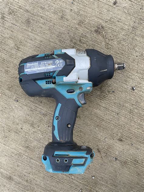 Makita DTW1002 18v ½ Inch Impact Driver With Case Batteries & Charger ...
