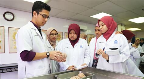 Pusat karir dan tracer study universitas fajar (unifa) menggelar pelatihan bagi alumni melalui program pendidikan kecakapan kerja mahasiswa program studi sastra inggris universitas fajar makassar angkatan 2017 adilah amaliah dan irvan berhasil meraih. FAKULTI - USIM | UNIVERSITI SAINS ISLAM MALAYSIA