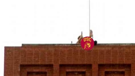 Students Were Caught Having Sex On The Roof Of Usc Building 5 Pics