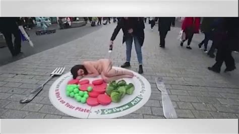 Naked Woman Lies On Plate Of Veg And Smothers Herself In Gravy In Liverpool Youtube