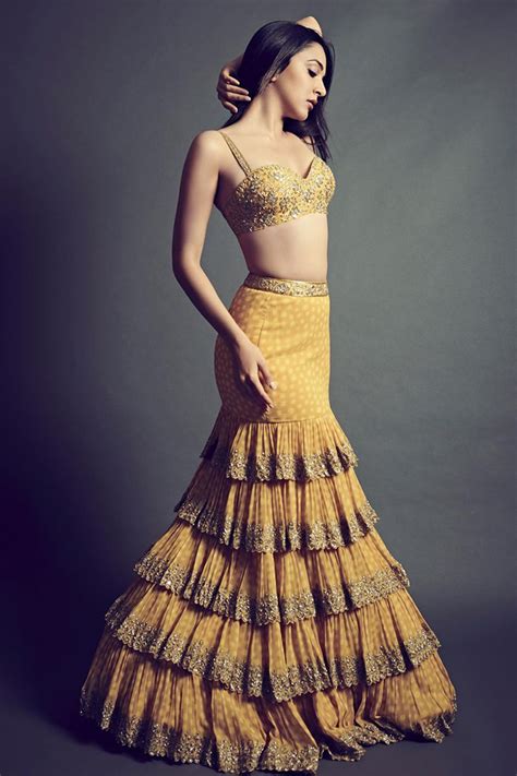 Love Bright Colours Check Out Kiara Advanis Yellow Arpita Mehta Lehenga Vogue India