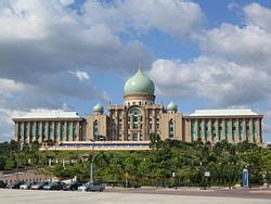 4 jentera pentadbiran kerajaan persekutuan menurut perlembagaan persekutuan malaysia, kuasa eksekutif kerajaan persekutuan adalah terletak pada yang di pertuan agong sebagai kepala utama negara. PUTRAJAYA: Putrajaya - Pusat Pentadbiran Kerajaan Persekutuan