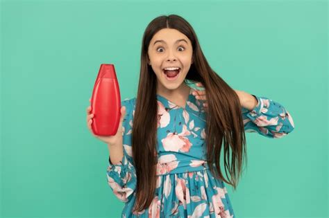 Premium Photo Surprised Teen Girl With Long Hair Hold Shampoo Bottle