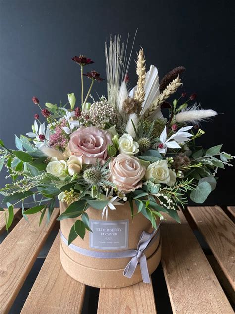 Classic Natural Hatbox With A Mix Of Fresh And Dried Flowers Hat Box
