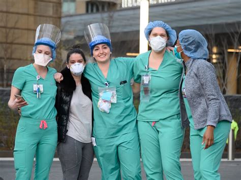 Grössere reiseveranstalter wie tui schweiz, kuoni und hotelplan raten ihren kunden, früher am flughafen zu erscheinen, schreibt der «tagesanzeiger». Das wissen wir über die genesenen Coronavirus-Patienten ...