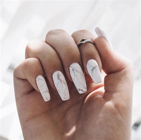 Diseños para uñas extra largas. 20+ Hermosas Diseños de Uñas en Blanco que te Encantarán