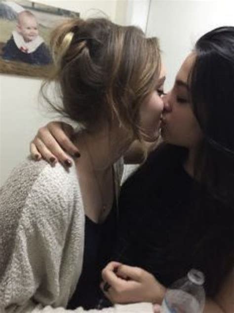 Cute Lesbian Couples Lesbian Love Cute Couples Goals Couple Goals Lesbians Kissing Lesbian