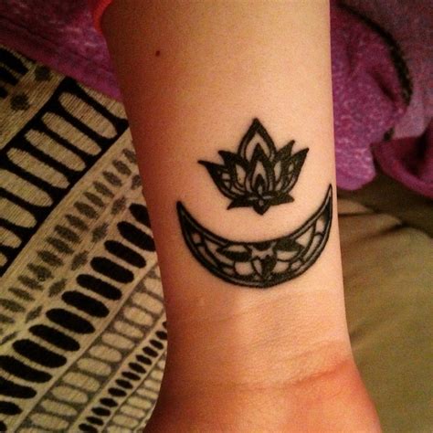 Simple Small Flower Tattoos On Wrist Download
