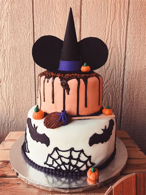 Minnie Mouse Halloween Cake | Scary halloween cakes, Birthday halloween party, Disney birthday party