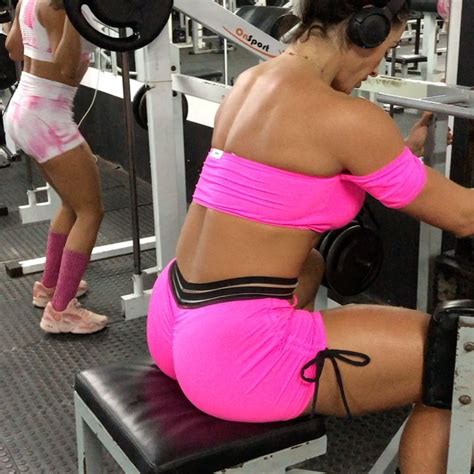 Gabriela Tavares Sexy Brazilian Female Bodybuilder Workout Pics And Video