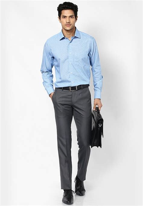 There are times when we just need to hurry and we don't want to waste time thinking, so this one tried and tested colour combination that can never go wrong. Men's Guide to Perfect Pant Shirt Combination | Gray pants ...