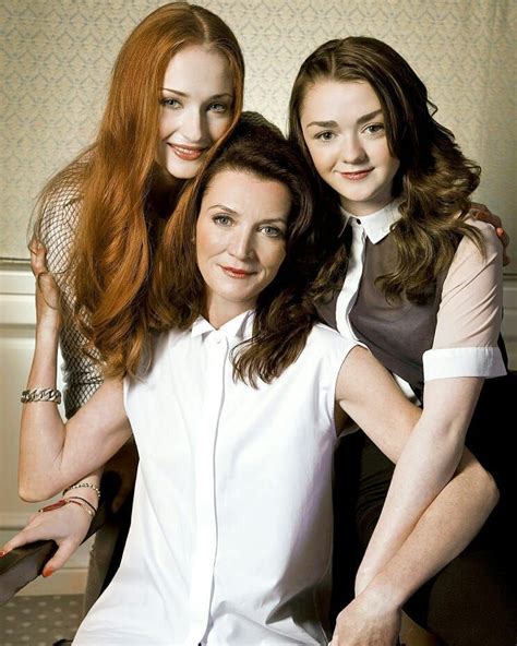 Pin By Macy Olsen On Game Of Thrones Michelle Fairley Maisie