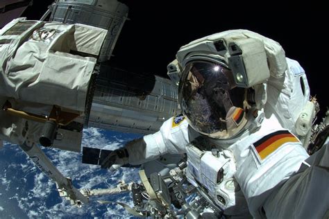 5 Things Astronauts Learned While Living In Outer Space The New Republic