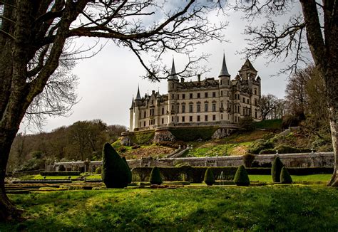Apr 03, 2021 · le château de dunrobin (dunrobin castle), en écosse, est l'un de ces lieux aux allures de conte de fées, entouré d'un magnifique jardin. 10 of the Best: Lesser-Known Castles - Embrace Scotland