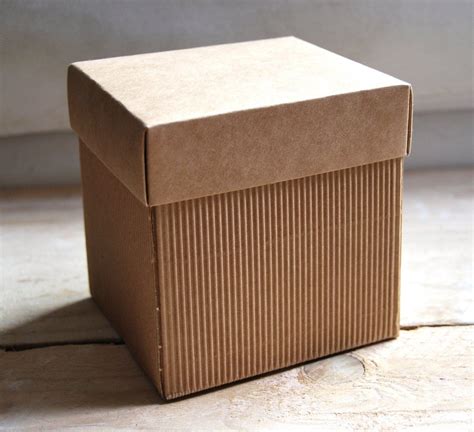 Cajita Cuadrada De Cartón Kraft Perfecta Para Empaquetar Los Regalos