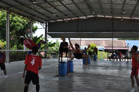 Lagu ini mengisahkan sekitar daerah batu pahat dari tahun 1894 hingga lah sekarang.batu pahat sudah pun melebihi 100 tahun.semua rakyat batu pahat bangga dengan pencapaianya. PEJABAT BELIA & SUKAN DAERAH BATU PAHAT