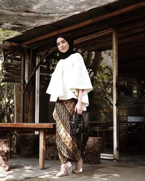 √ 30 Model Kebaya Kondangan Kekinian Inspirasi Simple