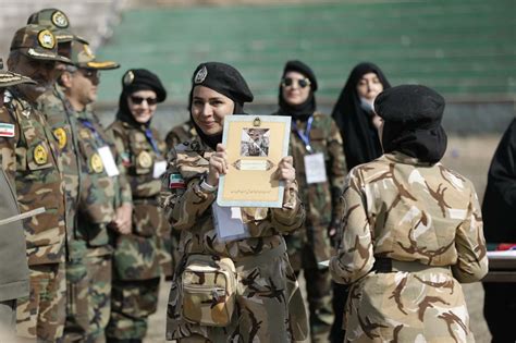 تصاویری متفاوت از زنان ارتشِ ایران روزنو
