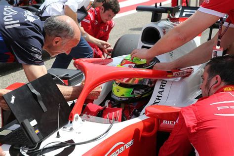 2 michael schumacher social profiles/links. Mick Schumachers Premiere in der Formel 2 - Blick