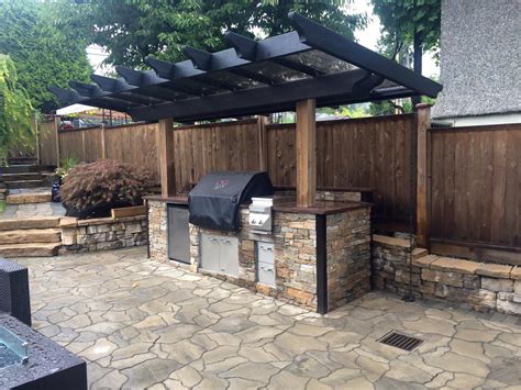 Guy with no experience builds outdoor kitchen. Custom Outdoor Kitchen & Bar | Build Your Own Outdoor Kitchen