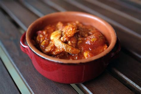 La trippa è una frattaglia bovina costituita da diverse parti dello stomaco (rumine, foiolo, reticolo). Trippa alla Romana - Ricette Slow Cooker