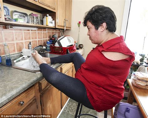 The Mother And Son Born Without Arms Who Clean Their Teeth Wash Up