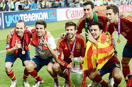 Selección de fútbol de españa) היא נבחרת הכדורגל הלאומית של ספרד, המייצגת אותה מאז 1921. Jovita: שחקן כדורגל ספרדי
