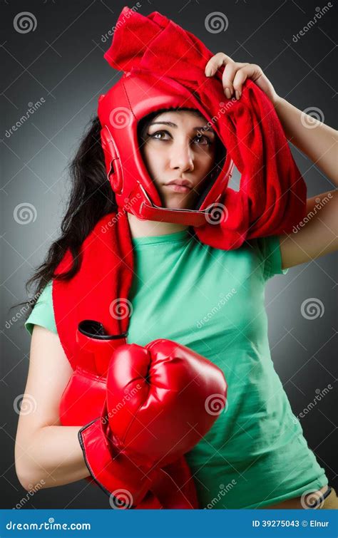 Boxeador De La Mujer Imagen De Archivo Imagen De Aptitud 39275043