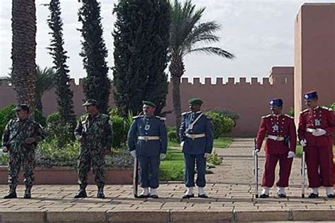 الحرس الملكي هي قوة تابعة للقوات المسلحة المغربية هي الجهة التي تقوم بتأمين الحماية للقصور والمنشآت والأضرحة والرموز الخاصة بملوك المغرب. إعفاء قائد الحرس الملكي بعد بسبب "كورونا"