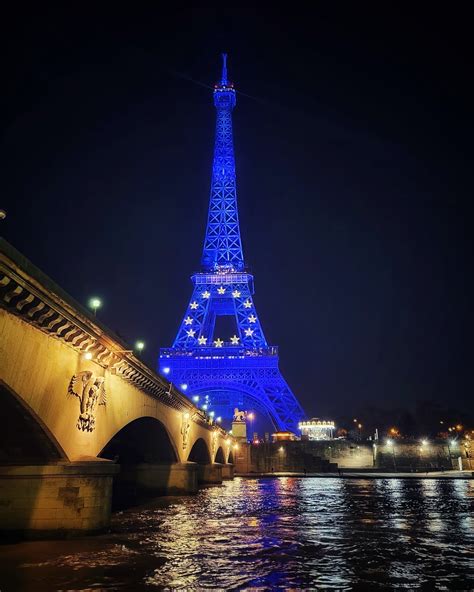 The Eiffel Tower All Draped In Blue Sonoss Stage Lighting And