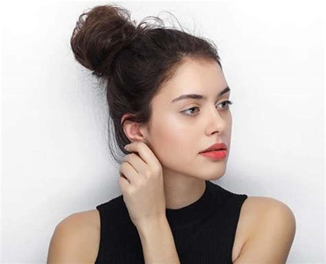 Having thin hair can definitely make you feel #blessed, especially when you're getting ready for school and blow drying takes roughly 38 seconds. These Hairstyles Will Make Your Thin Hair Appear Thicker ...