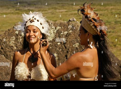 Rapanui Women In Traditional Dress Easter Island Chile Stock Photo