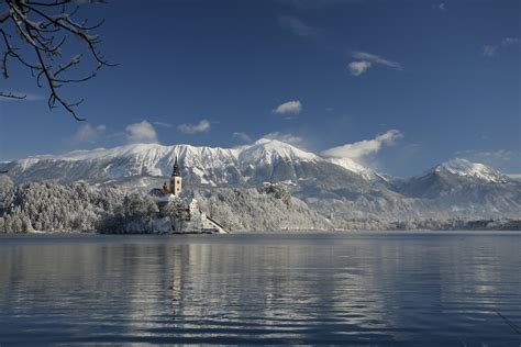 Lake Bled Snow Travelsloveniaorg All You Need To Know To Visit