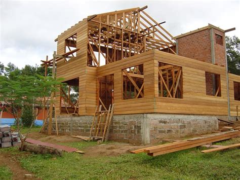 En este post te invito a conocer, considerar y reflexionar acerca de las grades ventajas que tiene construir una casa de madera. Casa de Madeira e Alvenaria - Construir e Pré -Fabricada ...