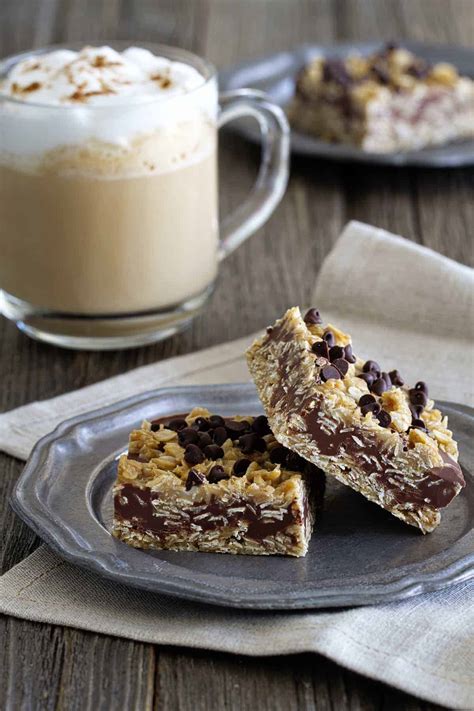 Pour the remaining oat mixture over the chocolate layer, pressing in gently and drizzle with the remaining chocolate mixture. No Bake Chocolate Peanut Butter Oatmeal Bars