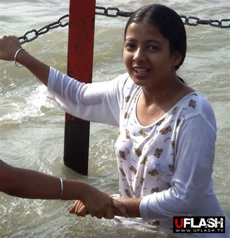 PHOTOS Indian Girls Flash UFLASH TV